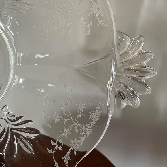 Vintage Fostoria Navarre etched clear glass handled cake plate, Elegant Plate - Picture 4 of 6